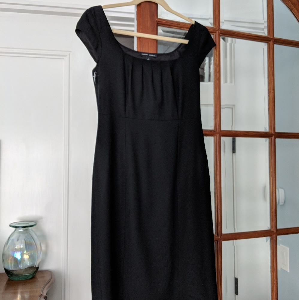 Little Black dress Banana Republic size 6
